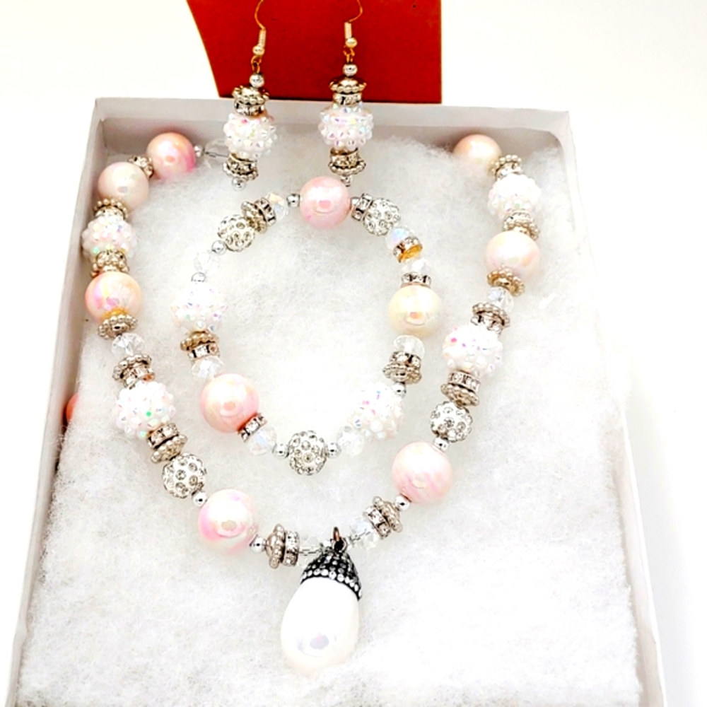 257NEB124. Handmade 3 Pc. Mother of Pearl Necklace Set